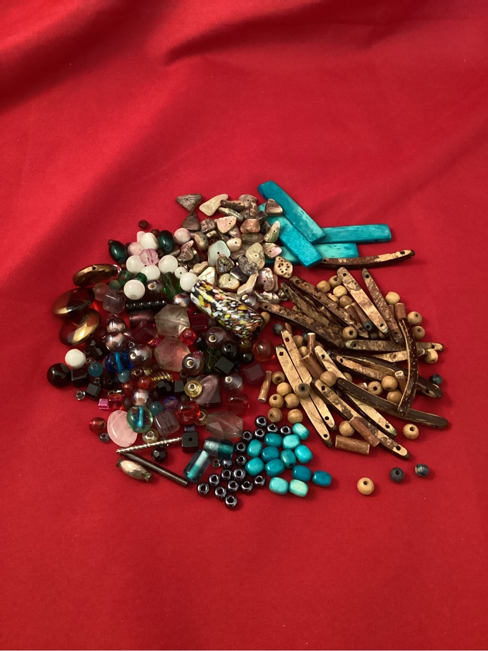 166 grams of Assorted Bead Mix for crafting